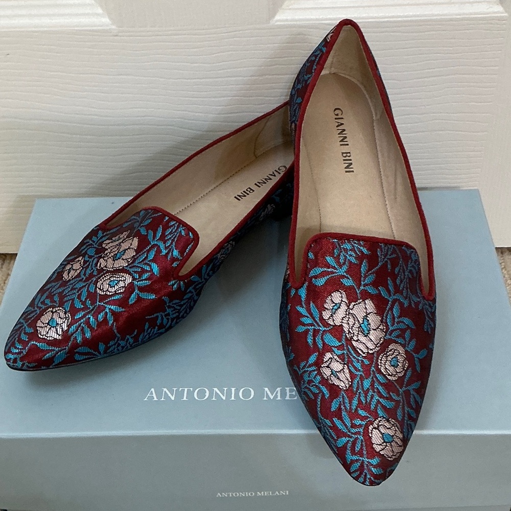 NEW- Gianni Bini Burgundy and Blue Floral Flats Sz 6.5